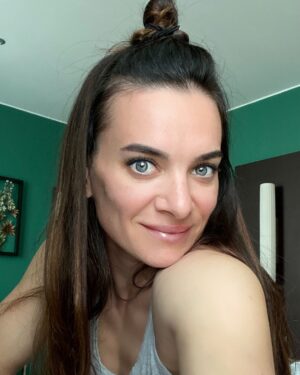 Yelena Isinbayeva Instagram - Психология - часть моей повседневной жизни!
Добиться успеха в спорте, устанавливать мировые рекорды, справляться с успехом, искать мотивацию двигаться дальше - помогает психология!
⠀
Сильные мысли - сильный человек!
⠀
Насколько, от 0-10, каждый из вас знает себя, свои возможности? ( 0-не знаю, 10-знаю на всё 💯)
От 0-10, на сколько вы оцениваете свою жизнь? ( 0-плохо очень, 10-всё шикарно).
⠀
Жду ваших комментариев 🙂
⠀
Psychology is a part of my daily life!
To achieve success in sports, to set world records, to cope with success, to look for motivation to move on-psychology helps!
⠀
Strong thoughts - a strong person!
⠀
How much, from 0-10, does each of you know yourself, your capabilities? ( 0-I don't know, 10-I know everything💯)
From 0-10, how much do you rate your life? ( 0-very bad, 10-everything is great).
⠀
I am waiting for your comments 🙂
⠀
#isinbaeva#исинбаева#strongmind#psychology#science#психология#наука#study#обучение