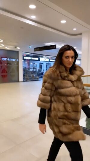 Yelena Isinbayeva Instagram - 💭Пройти по подиуму - моя мечта! 🙇‍♀️
В настоящее время ее достичь гораздо легче.
⠀
Идеалы красоты сдвинулись в сторону естественности и уникальности каждой модели.
Привычные нам стандарты 90х60х90, уже вторичны!
⠀
Ну а пока модные дома готовят свои предложения, я дефилирую в торговом центре и представляю вам себя любимую 😅😌
⠀
💭Walking down the podium is my dream! 🙇‍♀️
Currently, it is much easier to achieve it.
⠀
The ideals of beauty have shifted towards the naturalness and uniqueness of each model.
The 90x60x90 standards we are familiar with are already secondary!
⠀
Well, while fashion houses are preparing their proposals, I'm defiling in the shopping center and introducing myself to you 😅😌
⠀
#исинбаева#isinbaeva#model#sport#fun#mood#moscow