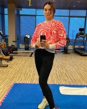 Yelena Isinbayeva Instagram - ☝🏻Хотите красивые тело - тренируйтесь каждый день!
⠀
😷И не говорите, что у вас нет времени!
⠀
В сутках 24 часа.
⠀
Один час для себя вы найти точно сможете…
⠀
❌Другое дело, если вам это не надо, или вы ленивая …, или … Придумайте третью отговорку  сами! 😜
⠀
☝🏻If you want a beautiful body, train every day!
⠀
😷And don't say you don't have time!
⠀
There are 24 hours in a day.
⠀
You can definitely find one hour for yourself…
⠀
❌It's another matter if you don't need it, or you're lazy..., or … Come up with a third excuse yourself! 😜
⠀
#isinbaeva
#исинбаева
#motivation
#perfectbody
#isinbaevacoach
#sport
#спорт