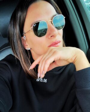 Yelena Isinbayeva Instagram - ☘️Я за натуральность и естественность!
⠀
Так много масок и фильтров сейчас предлагается, столько разных программ по улучшению внешнего вида и фигуры.
Так легко выглядеть идеально - виртуально…
А что же в жизни…
Чтобы была красивая и гладкая кожа, важно правильно питаться и ухаживать за лицом, ежедневно.
⠀
Чтобы была красивая и подтянута фигура, нужно ежедневно заниматься спортом, причём разным, для разностороннего развития и баланса.
⠀
Я попалась на эту легкую, виртуальную красоту, но каждый раз в зеркале сталкиваюсь с реальностью.
Как говориться, себя не обманешь!
⠀
А вы себя обманываете?
⠀
Жду ваши комментарии 👇🏻
⠀
☘️I am for naturalness and naturalness!
⠀
So many masks and filters are now offered, so many different programs to improve the appearance and figure.
It's so easy to look perfect-virtually…
⠀
And what about life…
To have a beautiful and smooth skin, it is important to eat properly and take care of your face every day.
⠀
In order to have a beautiful and toned figure, you need to exercise daily, and in different ways, for versatile development and balance.
⠀
I fell for this light, virtual beauty, but every time I encounter reality in the mirror.
As they say, you can't fool yourself!
⠀
Are you kidding yourself?
⠀
Your  comments 👇🏻
⠀
#исинбаева#isinbaeva#natural#naturalbeauty#isinbaevamerch#stylish#mood#healthylifestyle