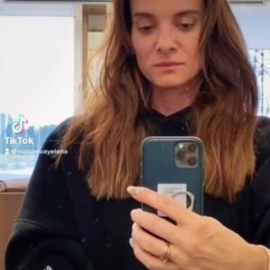 Yelena Isinbayeva Instagram - ☀️ 🔝Как вам моя новая причёска?
⠀
Гуру парикмахерского искусства, @xachatur.bonton себя превзошёл в очередной раз!
Спасибо @salonbonton, за прекрасное преображение ❤️
⠀
Друзья, а у вас осенью возникает чувство координатных перемен?
⠀
Жду ваших сообщений 👇🏻☀️

Video by @zlakovsky 
⠀
☀️ 🔝How do you like my new hairstyle?
⠀
The guru of hairdressing, @xachatur.bonton has surpassed himself once again!
Thank you @salonbonton, for the wonderful transformation ❤ ❤
⠀
Friends, do you have a sense of coordinate changes in the autumn?
⠀
I am waiting for your messages ☀
⠀
#isinbaeva#исинбаева#hairstyle#newlook#beautiful#mood#isinbaevamerch