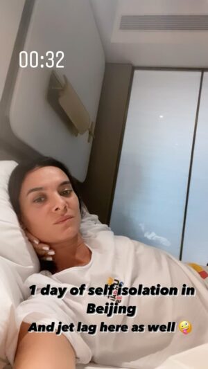 Yelena Isinbayeva Instagram - Первый день в Пекине. 

Перестройка организма на Олимпийские рельса 😎

#исинбаева
#isinbaeva