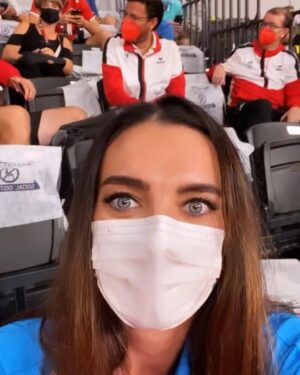 Yelena Isinbayeva Instagram - И один в поле воин, если болеешь за супер команду по волейболу!😎
⠀
Да, до золота нашим волейболистам было рукой подать, но что поделаешь, когда фортуна благоволила французам.
⠀
Именно фортуна, так как наша команда показала высококлассный  волейбол!
Хвала тренерскому штабу и каждому игроку в отдельности.
⠀
Спасибо за эмоции, за возможность сопереживать, за стойкость характера, за бойцовский дух!
⠀
Вы-лучшие❤️❤️❤️🥳🥳🥳
⠀
#исинбаева#isinbaeva#volleyball#tokyo2020#olympics#sport#олимпиада2021