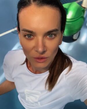 Yelena Isinbayeva Instagram - Доброе утро мир!☀️
⠀
🌿Разминку сделали?
🌿Водички выпили?
🌿План на день составили?
⠀
Если по всем пунктам ✅, вас ждём плодотворный день!
⠀
#mood#isinbaeva#исинбаева#perfectbody#sport#спорт#умныемысли.