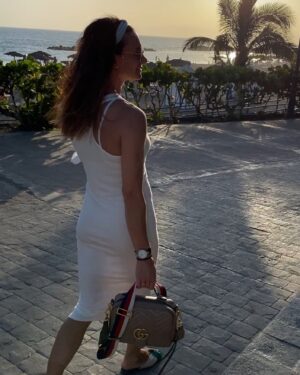 Yelena Isinbayeva Instagram - 🏝 💼=?

Ваши варианты ответа?! 😌

#исинбаева#isinbaeva