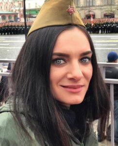 Yelena Isinbayeva Instagram - С Праздником Великой Победы друзья! 💐🎈 ⠀ Спасибо, дорогие ветераны, за мирное небо, за возможность жить! Ваши подвиги бесценны и навсегда в наших сердцах! 🙏🏻 Ваша смелость и отвага - достойный пример для всех поколений! 🙏🏻 ⠀ С праздником! 🎇 Верим! Помним! Гордимся! 💐 ⠀ #9мая#парадпобеды#победа#исинбаева#isinbaeva#праздник#деньпобеды