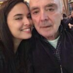 Yeliz Şar Instagram – Tanıyan herkes bilir benim melek kalpli dünya beyefendisi bir babam vardı..Kimseyi kırmadı bir tek kötü sözü olmadı.. O dünyanın en sevgi dolu babasıydı eskiden babası olmayan kişiler babalar gününden nefret ederdim şimdi onları çok iyi anlıyorum ama bütün babalar evlatları için çok değerlidirHayattayken onlara sımsıkı sarılın