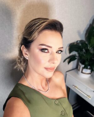 Yeliz Doğramacılar Instagram - 💚

Makeup : @meryemuyanmakeupstudyo 
Saç : @ozhankeles & @ulasetike 
Kıyafet : @baharerturkboutique