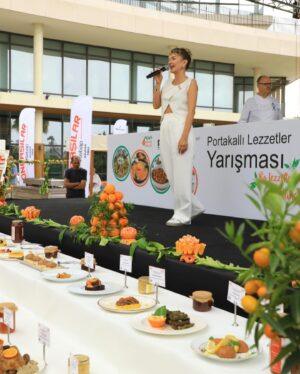 Yeliz Doğramacılar Instagram - 12.Uluslararası Portakal Çiçeği Karnavalınında 6. Kez düzenlenen Portakallı Lezzetler yarışması sunumundan..Emeği geçen herkese teşekkürler @tayyarzaimoglu @ahbozkurt001 @turkiye_kulturyolu @nisandaadanada 
🍊🍊 Adana 🧡🧡
