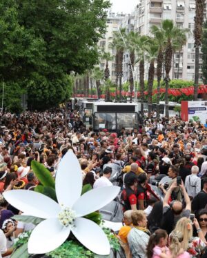 Yeliz Doğramacılar Instagram - 12.Uluslararası Portakal Çiçeği Karnavalınında 6. Kez düzenlenen Portakallı Lezzetler yarışması sunumundan..Emeği geçen herkese teşekkürler @tayyarzaimoglu @ahbozkurt001 @turkiye_kulturyolu @nisandaadanada 
🍊🍊 Adana 🧡🧡