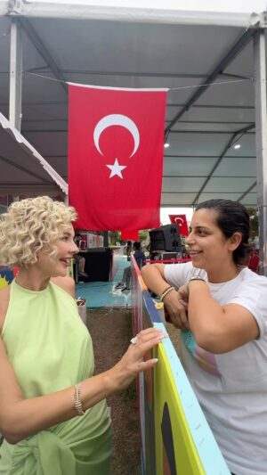 Yeliz Doğramacılar Instagram - Canım ünlü arkadaşım @yelizdogramacilar  beni de anıns eder misin? #yelizdoğramacilar #adana #adanalezzetfestivali