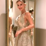 Yeliz Doğramacılar Instagram - 💛🥂💫🎤 Takılarım : @aydin.altunbuken @tuajewelry Saç : @ulasetike @ozhankeles Makeup : @makeupmeryemuyan Elbisem : @daisymdaa Cilt bakımı : @goldenblackadana