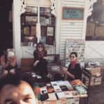 Yeliz Kuvancı Instagram - •Yorgo•Nazım•Özge•Yeliz Çırak aday adayı olduğum @heybelisahaf 'a uğrayın, hem çay da var, içersiniz:)