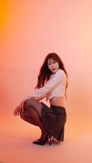 Yi-Ruei Chen Instagram - 晚安，大小姐😉😘
明天星期一要上班了💼
祝～有個好夢～💋