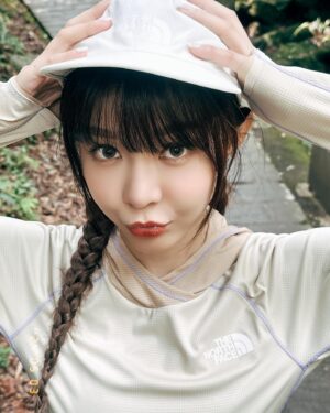 Yi-Ruei Chen Instagram - 曬太陽可以讓身體變好，心情變好，
睡眠也變好你們知道嗎！？
運動或是戶外走走都能療癒生活，
但是女生最怕曬太陽又熱又會變黑！
穿上 The North Face LIGHTRANGE™ / UPF 系列，
怎麼曬都不怕😛
盡情享受大自然❤️
感受新輕盈，今夏換我曬！

@thenorthface_tw 
#neverstopexploring
#今夏換我曬
#探索不怕曬