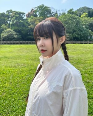 Yi-Ruei Chen Instagram - 曬太陽可以讓身體變好，心情變好，
睡眠也變好你們知道嗎！？
運動或是戶外走走都能療癒生活，
但是女生最怕曬太陽又熱又會變黑！
穿上 The North Face LIGHTRANGE™ / UPF 系列，
怎麼曬都不怕😛
盡情享受大自然❤️
感受新輕盈，今夏換我曬！

@thenorthface_tw 
#neverstopexploring
#今夏換我曬
#探索不怕曬