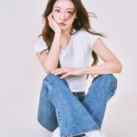 Yi-Ruei Chen Instagram - 從事喜愛的工作事業，有安身立命的能力， 善良、柔韌、繼續充滿天真與理想， 從過往每一個令人疼痛的碎片中， 汲取能量與韌性，找到那個眼睛明亮清澈的自己。 雞湯都是講來餵養自己的， 需要鼓勵自己、提醒自己， 持續當個熱血笨蛋～ 今年的形象照。 除了不再擁有一副青澀易受驚嚇的模樣外， 多了一點游刃有餘，還有一點歲月的底氣😛 一直以來喜歡當個工作蜜蜂🐝工作使我有安全感 生活不小心累到空白（嚇 現在依然愛工作，更追求生活中的精神共振 做可以給予自己情緒價值的選擇☀️