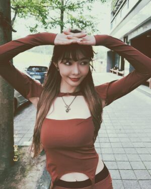Yi-Ruei Chen Instagram - 黑色情人節快樂🖤
I’m Your Baby monster 😉

-
昨日活動造型：
Dress: @yuyu_active
Accessories: @recoverydesign @cloud_by_cloud
Stylist: @stylistlun716
Hair: @i_carlllll
