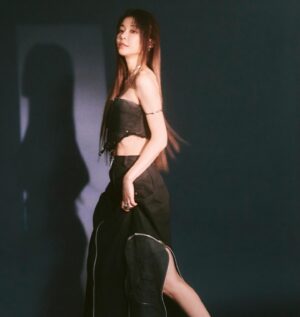 Yi-Ruei Chen Instagram - 在暗處時 連影子都會離開你
朝有光照亮你的地方去吧
那個睡不到天亮 也睡不進夜晚的你，
我們約定好，不要待在同一個地方，重複悲傷。