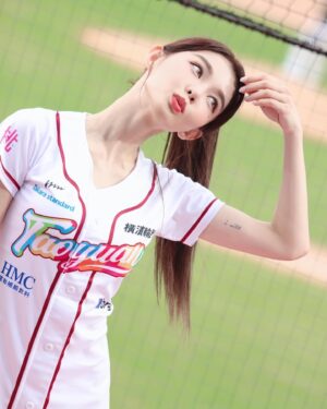 Yi-Ruei Chen Instagram - 世界上那麼多妖魔鬼怪
你還是要繼續可可愛愛