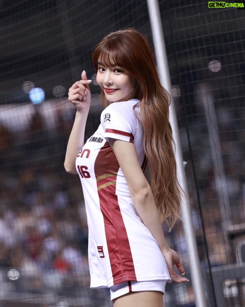 Yi-Ruei Chen Instagram - 昨天的逆轉勝好感動🥹❤️‍🔥 因為過程賣力辛苦，甜美果實得來不易， 桃猿男兒教會我們𝐍𝐞𝐯𝐞𝐫 𝐠𝐢𝐯𝐞 𝐮𝐩💪 一定可以突破重圍！ 謝謝大家用聲音、用舞蹈一起應援～ 勝利是屬於大家的👍 今天繼續再戰起來🔥⚾️