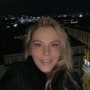 Yıldız Kaplan Instagram - Sevgiler Cenevre den😇❤️❤️
