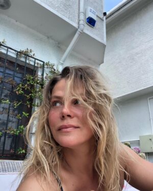 Yıldız Kaplan Instagram - ❤️❤️❤️Özelden yazanlara cevap :Fotoşop sevmiyorum böyle iyi doğal😊Bi kaç sene sonra düşünürüm🤪Genç görünüyor olabilirim 😎boyun fıtığım ,bel fıtığım,yüksek tansiyonum mevcuttur ilgililere duyurulur😑Sağlıcakla kalın😇Bari saçımı tarasaydım😁