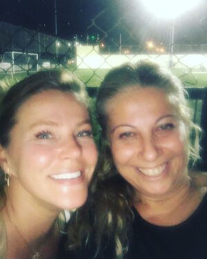 Yıldız Kaplan Instagram - Yine antrenman yine biz🤪🤪Bu saatte😅Canımm arkadaşım @ayca.gk .İyiki tanımışım seni😇❤️❤️Yoksa çekilmezdi buralar🤩🤩Bu kadar saat....Bu arada Ayça çıkar telini benimkini bulamıyorum.Ayça :Benimki net çekmiyor ama puslu.Ben:Kızım saçmalama net çıkıpta napıcaz bu yaştan sonra,flu daha iyi😂😂Ve Ayça’nın telinden😁🤩