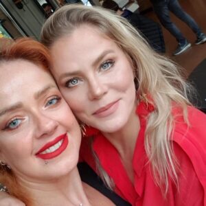 Yıldız Kaplan Instagram - Fotoshopsuzzz canım arkadaşımın muhteşem gündüz makyajı 😊😊@mugeandac_makeup @kumsalmuge  Bizde böyle filtresizzz 😊💖 Fondöten sürmeden yapılmış bi makyajdır......