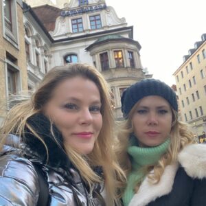 Yıldız Kaplan Instagram - München den sevgiler😇Der gröste Türk ist der Atatürk❤️❤️❤️ #En büyük Türk Atatürk #atatürk @nesrincan22