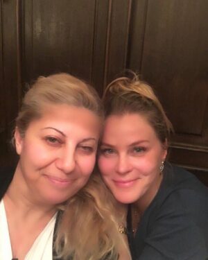 Yıldız Kaplan Instagram - Avusturya Viyana da dostlarla gezinti😊❤Biraz sonra slovakya ya doğru hareket.Çocuklarımızın turnuvasını izlemeye.İnşallah burdan da şampiyon döneriz😊🙏❤#avusturya🇦🇹 #viyana #slovakia @ayca.gk @nesrincan22  @sinem_ceylan_sinem @53volkanceylan @a