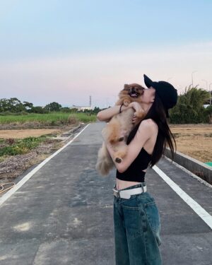 Ying-Xuan Ge Instagram - 外公家的天空
中秋節快樂😃🎑