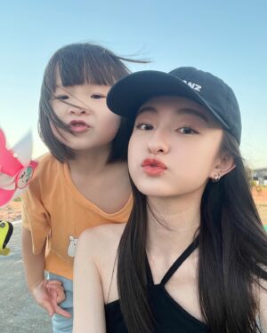 Ying-Xuan Ge Instagram - 外公家的天空
中秋節快樂😃🎑