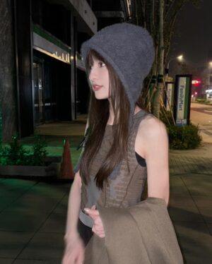 Ying-Xuan Ge Instagram - 連晚上出門都覺得熱
夏天可以不要來嗎😵‍💫