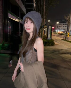 Ying-Xuan Ge Instagram - 連晚上出門都覺得熱
夏天可以不要來嗎😵‍💫