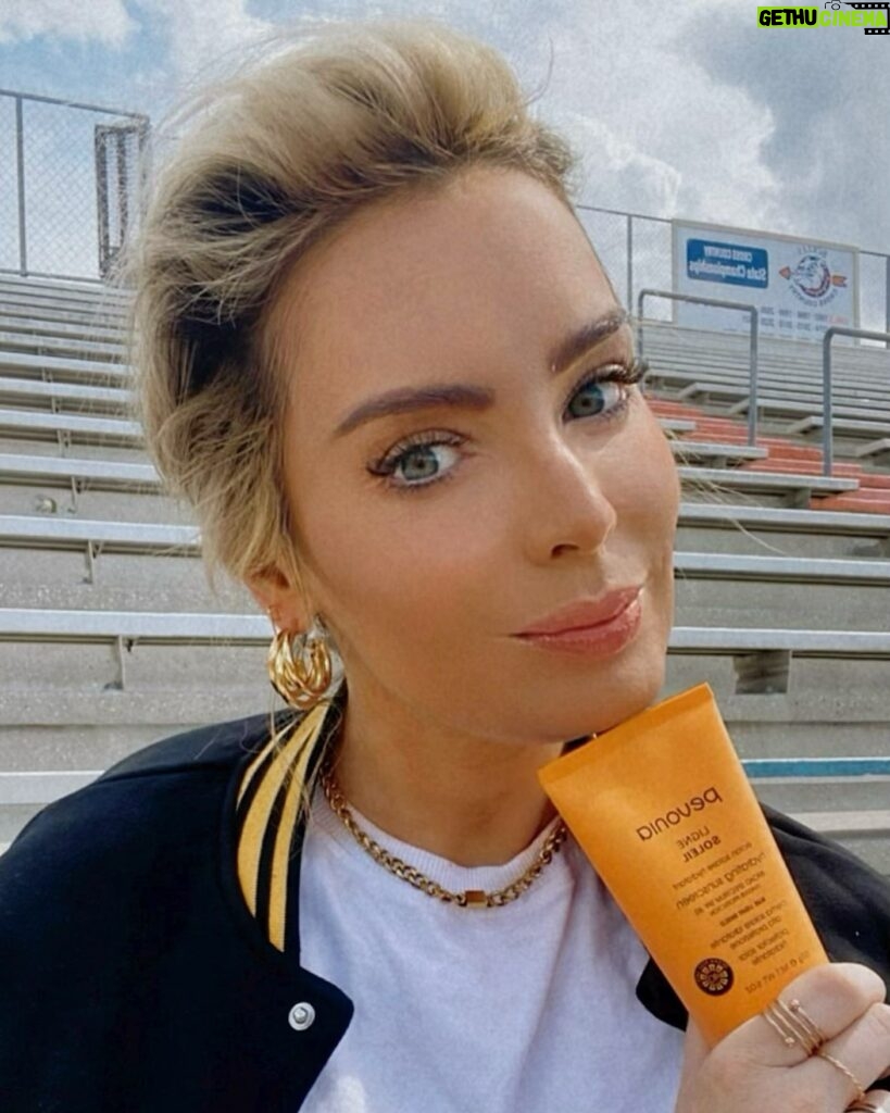 Yoanna House Instagram - Keep Calm and Sunscreen on! Oh the things, I would’ve done differently in my 20’s 🥵Xo Yoanna