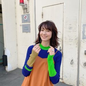 Yôko Moriguchi Instagram - .
.
本日19時より
プレバト俳句に出演いたします！
今日は大好きな方達に囲まれてテンション上がっています♡
.
@prbt_official 
#プレバト
#俳句
.

衣裳
@ommo_official_ 
アクセサリー
@blanciris_official
靴
@manacraftshoes