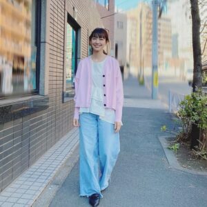 Yôko Moriguchi Instagram - .
.
休憩中。
ランチ行ってきまーす。
近くに車を停めたのでコートを置いて来たけど、さすが寒かった(笑)
.
カーディガン 
@lephil_official