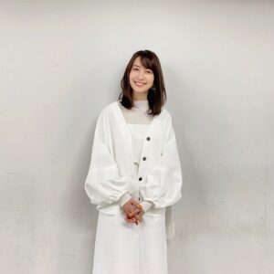 Yôko Moriguchi Instagram - .
.
本日、プレバト俳句に
出演させていただきます！
今回のプレバトは前回のタイトル戦で見事優勝の森迫永依ちゃんに続く特待生候補の皆さんが御出演。
あたくしもウカウカしておれんのです！！
. 
 #プレバト
 #俳句
 #名人昇格試験
 #今回の兼題はつまずく
 #難しいよお
.
お衣裳
@lephil_official

アクセサリー
@blanciris_official