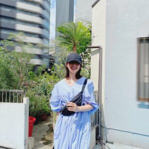 Yôko Moriguchi Instagram - .
.
暑いですねえ。 が合言葉の毎日ですが、な〜となく頑張って行きましょう。
行ってきます。
行ってらっしゃい。
.
#早足で歩くと暑い
#ゆっくり歩いても暑い
#方蔭を選んで歩く