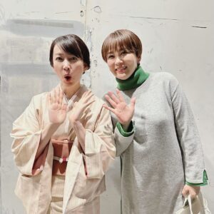 Yôko Moriguchi Instagram - .
.
水曜日は相棒の日！
2枚目のお写真は
毎回現場で本当に楽しくおしゃべり
させいただいている美和子さん @bombon_sawa  と。

美和子スペシャルもどんどん進化していて、手に負えませぬ〜。
.
@aibou_official 
#相棒
#鈴木砂羽さん