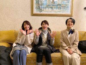 Yôko Moriguchi Instagram - .
.
相棒season21
第16話「女神」
.
女3人。
なんだか楽しそうですねえ。
今夜の相棒は
「こてまり」を飛び出して
ちょっとした冒険に。。
是非ご覧ください。
.
@aibou_official 
 #相棒
 #鈴木砂羽 さん @bombon_sawa 
 #銀粉蝶 さん