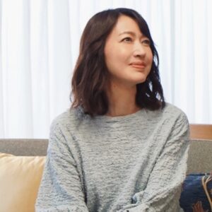 Yôko Moriguchi Instagram - .
.
ついに！！

2023年10月18日(水)　
よる9:00より
『相棒season22』が
始まります！！

初回拡大スペシャル
第1話「無敵の人」

お楽しみに〜。
.
@aibou_official 
#相棒
#相棒22
#杉下右京 さん
#小手鞠
#小出茉梨
#小手鞠さん何を見てるんでしょうかねえ
#そして洋服