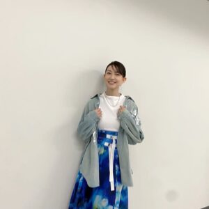 Yôko Moriguchi Instagram - .
.
本日は
プレバト俳句の昇格試験！
お題は「ぶらんこ」
「ぶらんこ」は春の季語でもあります。
名人9段昇格をかけて頑張ります。
.
@prbt_official 
#俳句のススメ
#身近な季語が楽しいよ
#今日は春の季語ぶらんこ

お衣裳
トップス
@stumbly.official
スカート
@huelemuseum_official

アクセサリー
@blanciris_official

靴
@dianashoespress