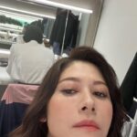 Yoko Maki Instagram - 舞台「パラサイト」東京公演も折り返しましたー 江口のりこに大阪公演で、ホテルで1人で寝るの寂しくなったら江口の部屋で寝ていい？って聞いたら3秒くらい考えてから「絶対来るな」と言われました。 3秒考えてくれてありがとう