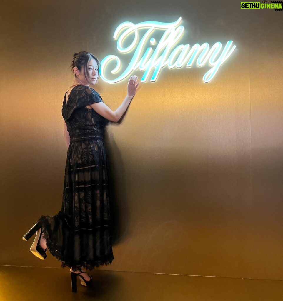 Yoko Maki Instagram - ティファニー表参道オープニングイベントにお伺いしてきました！ 着用しているLOCK COLLECTIONがとても素敵でした❤️ 明日オープンなので、皆様もぜひ足を運んでみてください！ @Tiffanyandco #Tiffanyandco #TiffanyOmotesando #TiffanyPartner