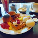 Yoko Maki Instagram - 朝が頗る苦手な真木よう子が半分寝ながら朝食バイキングにいくとどうなるかの結果が此方です。