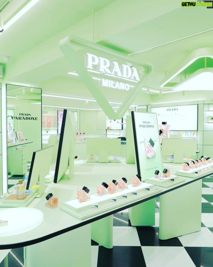 Yoko Maki Instagram - 昨日、PRADA beautyへお邪魔しました^_^ 香りは大好きなので欲しい香りが沢山❤️ #prada #PradaParadoxe #PradaBeauty #プラダパラドックス　#PR