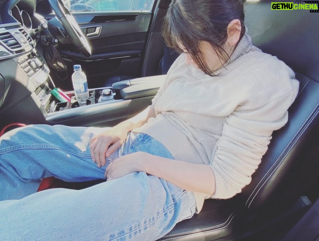 Yoko Maki Instagram - 割と頻繁にビビるくらい寝ます 何しても起きない絶望睡眠