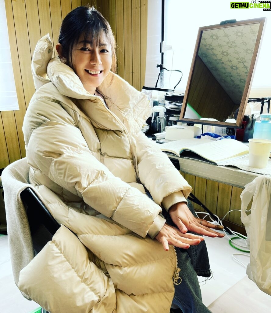 Yoko Maki Instagram - 寒いロケは大変ですが、いつもスタッフさん キャストに恵まれて気持ちは暖かいです^_^